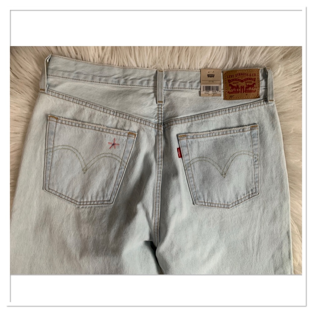 NWT Levi's 501 Light Wash Embroidered Jeans Blue Size 32 - Picture 8 of 15